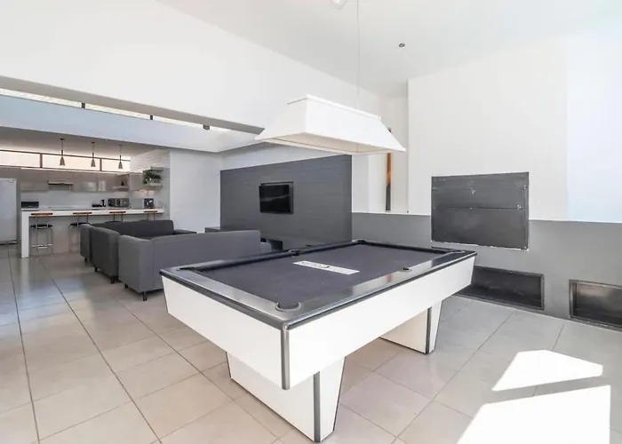 Metropole Green Point - 2Nd Floor Rooms